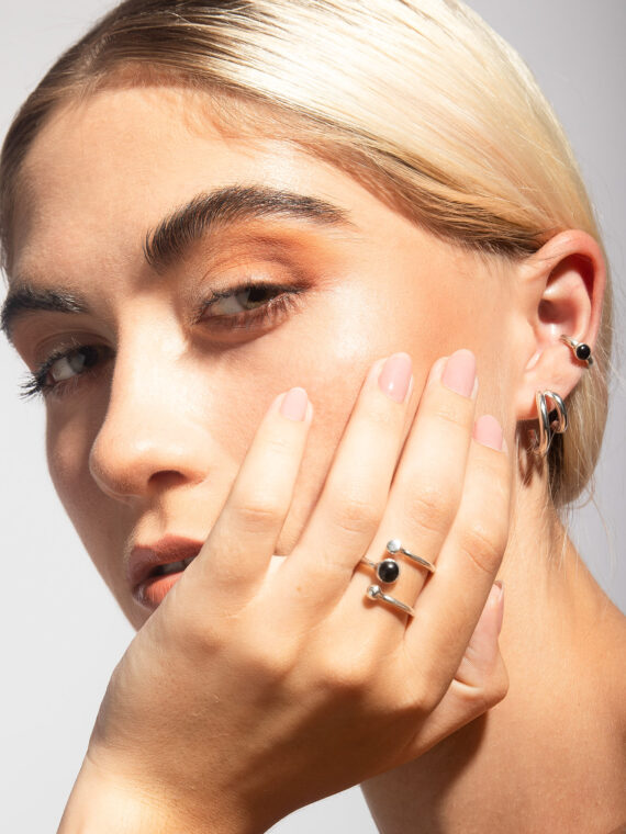 ANILLO CALYPSO ARETES SWING CUFF SUNA OBSIDIANA ANILLO CALYPSO ARETES SWING CUFF SUNA OBSIDIANA